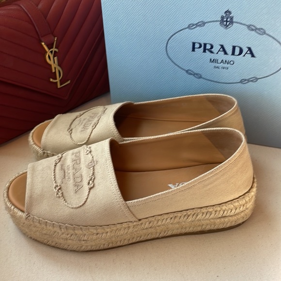 Prada - Picture 3 of 10